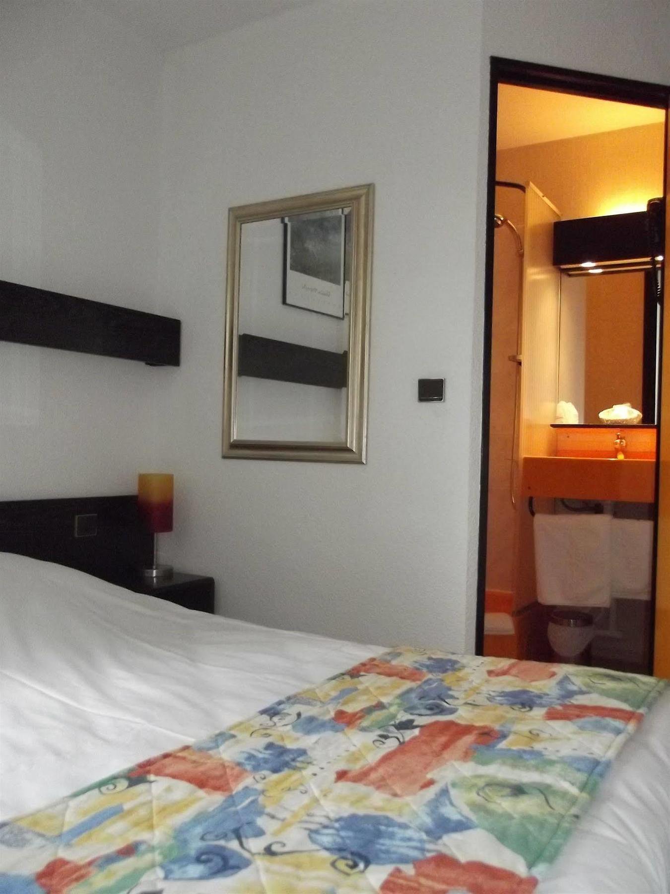 Kimotel Epone-Flins Luaran gambar